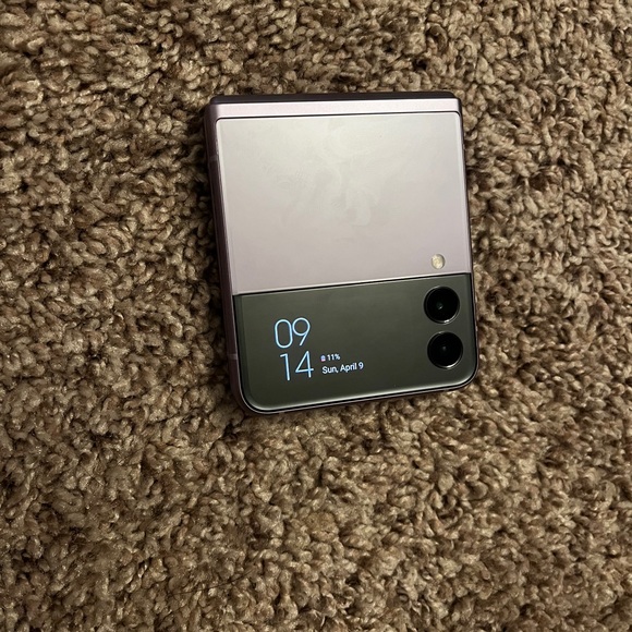 Slightly used Galaxy Z Flip3 with no SIM card